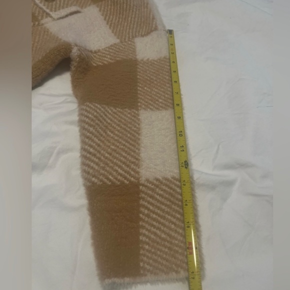 TORRID Women’s Eyelash Jaquard  Plaid Button- Up Jackett Tan/ Cream Size  1 - Picture 15 of 15